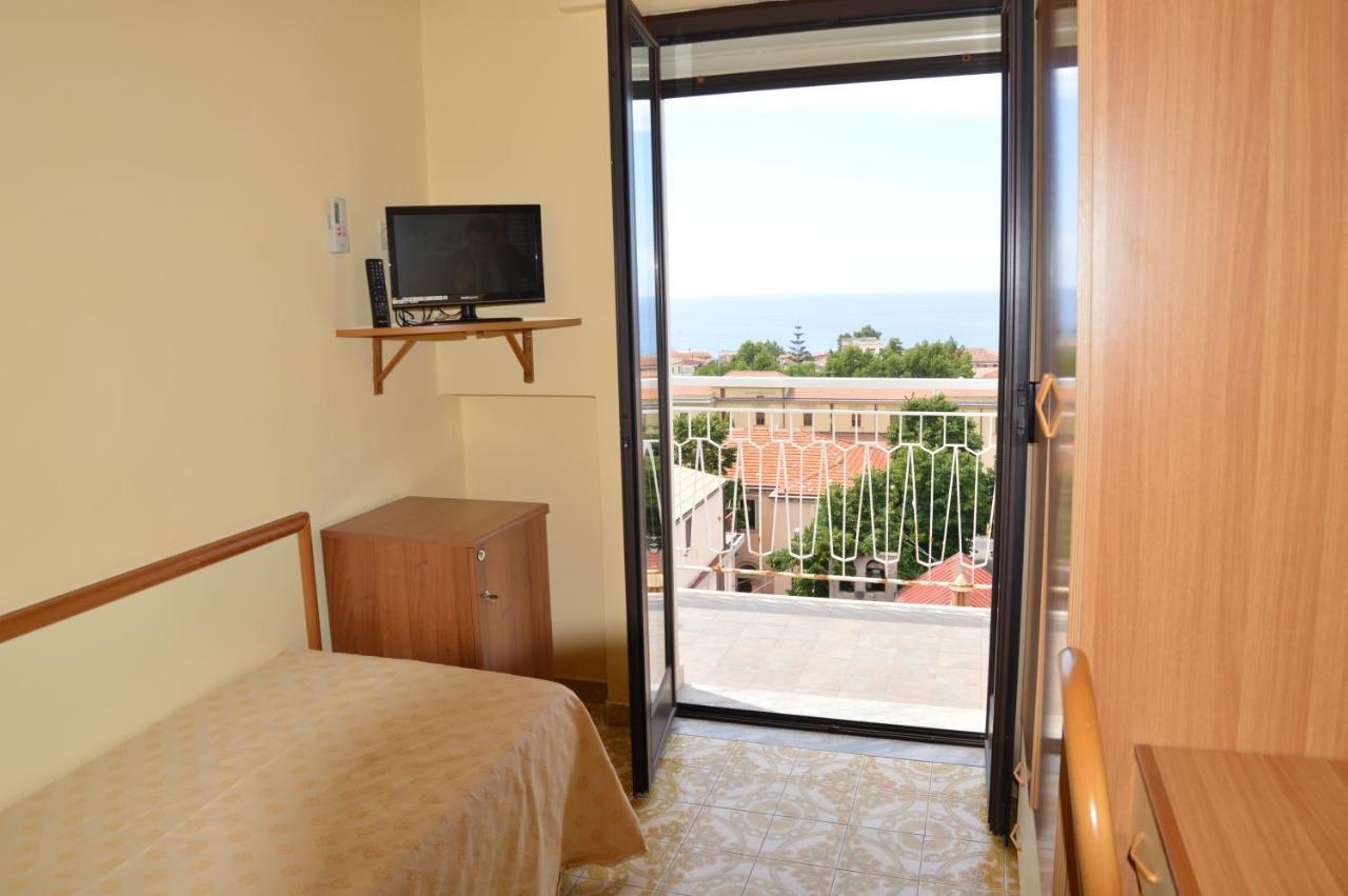 Hotel Virgilio Тропея Экстерьер фото