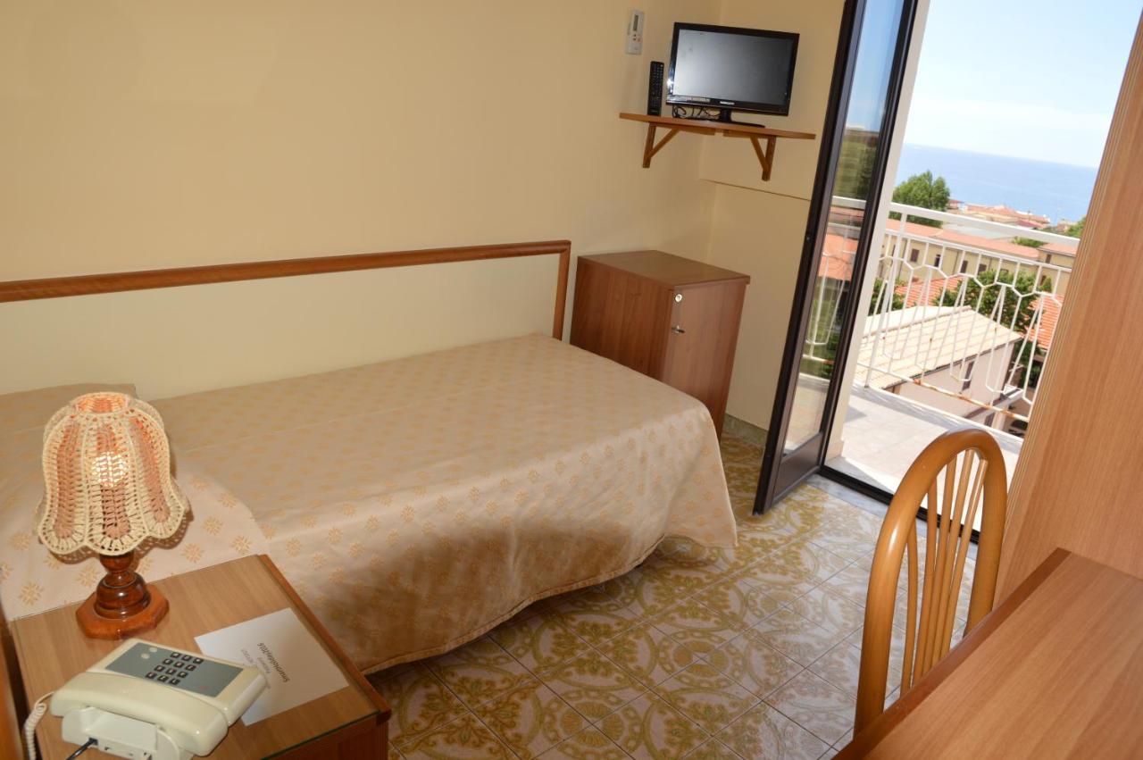 Hotel Virgilio Тропея Экстерьер фото
