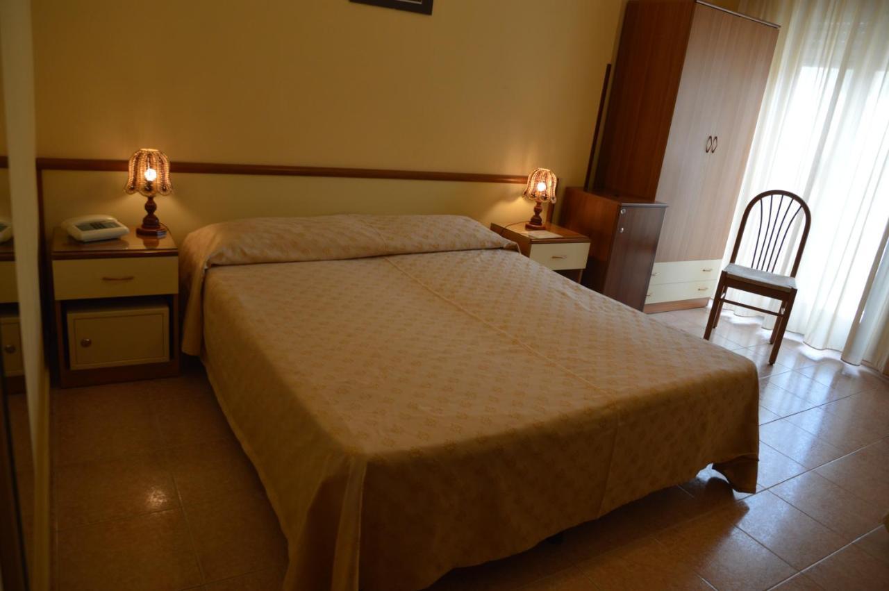 Hotel Virgilio Тропея Экстерьер фото