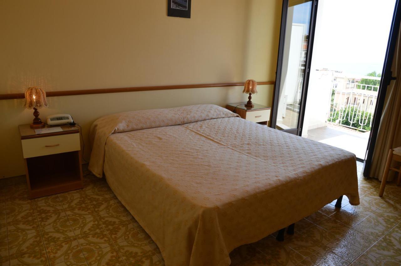 Hotel Virgilio Тропея Экстерьер фото